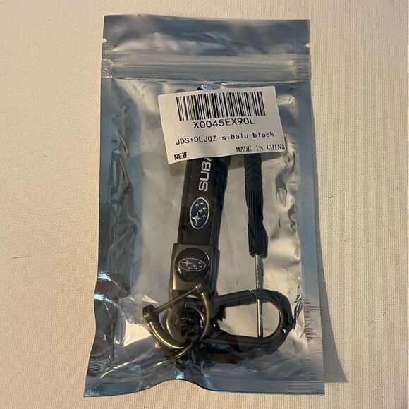 Subaru Logo Key Fob Keychain in Black and Silver Leather NWT - Picture 4 of 4